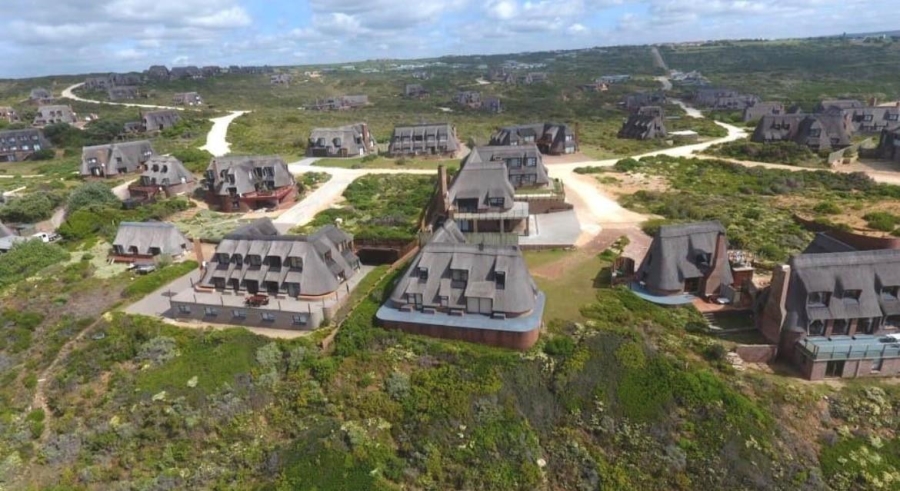 To Let 4 Bedroom Property for Rent in Stilbaai Western Cape